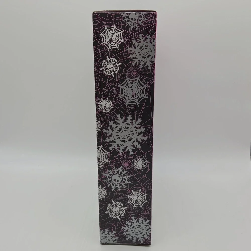 NEW Monster High Howliday Winter Edition Draculaura Doll Limited Holiday Shipper